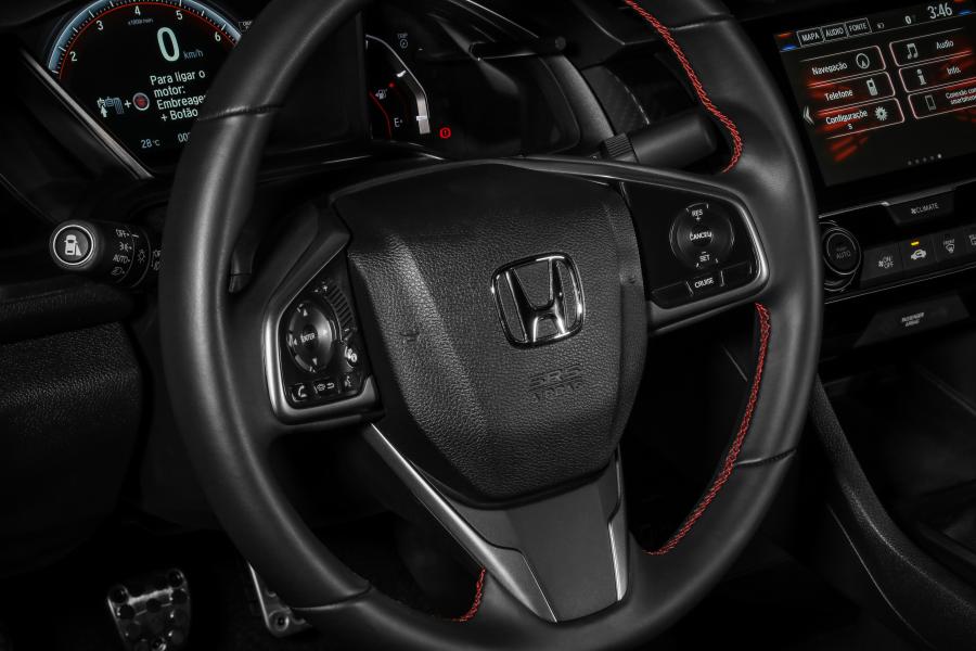 Детали интерьера Honda Civic Si Coupe (FC3) 2018 года  (LA) (фото 17 из 20)